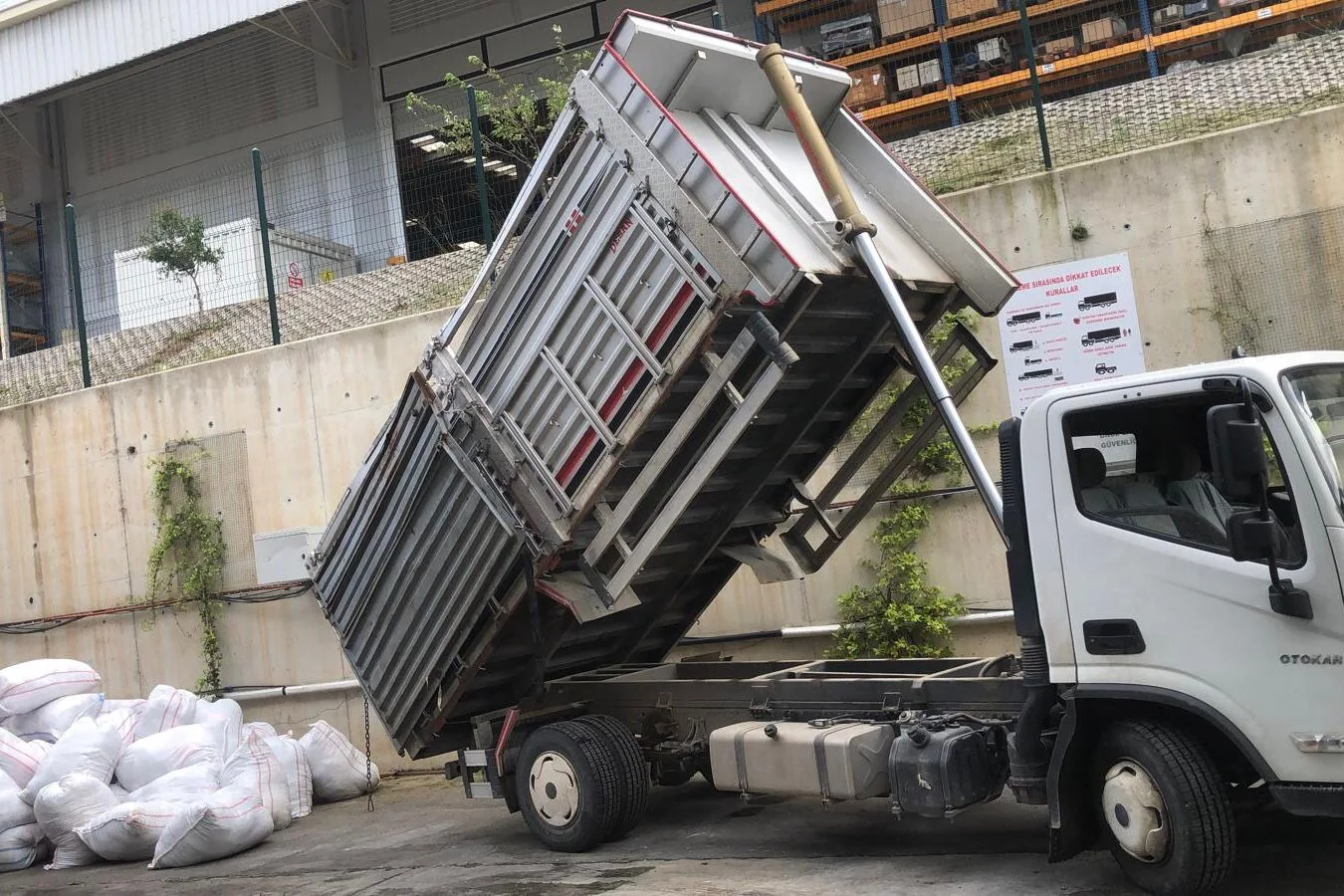 Natural Ticaret araç ve ürün sevkiyatı